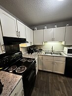 2 BR con patio por el centro comercial