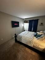 2 BR con patio por el centro comercial