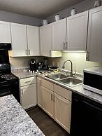 2 BR con patio por el centro comercial