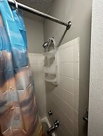 2 BR con patio por el centro comercial