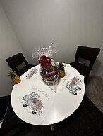 2 BR con patio por el centro comercial