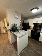 2 BR con patio por el centro comercial