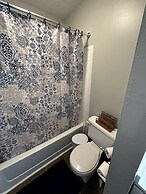 2 BR con patio por el centro comercial