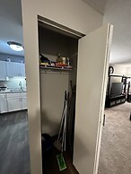 2 BR con patio por el centro comercial