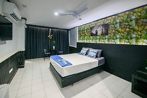 Happy Jomtien - Beachfront