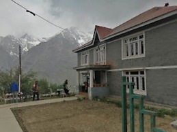 Goroomgo Himalaya Retreat Homestay