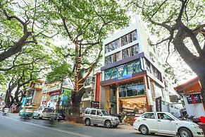 Fabhotel Frazer Suites