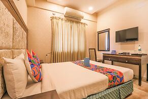 Fabhotel Frazer Suites