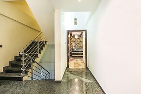 Fabhotel Frazer Suites