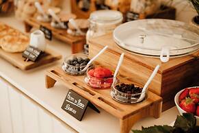 Bayit Charming Place