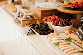 Bayit Charming Place