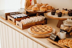 Bayit Charming Place