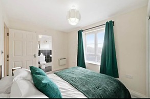 Stylish 2 bed Apt - Free Parking