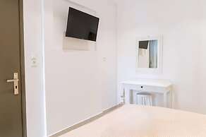 1 Bedroom Apartment Lambisea