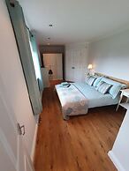 Stunning 2 Bedroom Pet Friendly Lodge