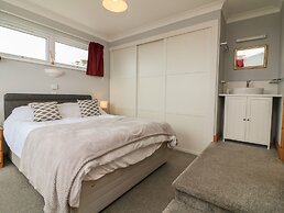 5 Seymour Villas