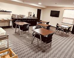 Aurora Park Inn & Suites