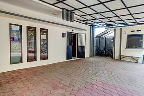 Super OYO 3878 Graha Hsc Syariah