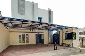 Super OYO 3878 Graha Hsc Syariah