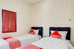 Super OYO 3878 Graha Hsc Syariah