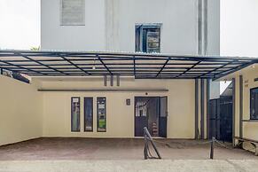 Super OYO 3878 Graha Hsc Syariah