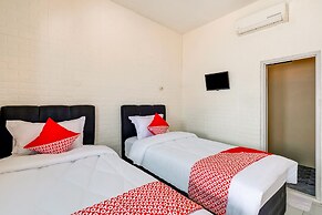 Super OYO 3878 Graha Hsc Syariah