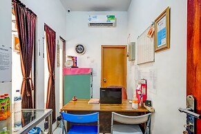 Super OYO 3878 Graha Hsc Syariah