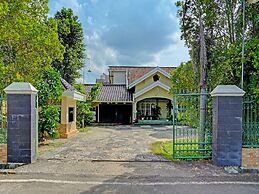 OYO Life 91984 Taufik Kost Syariah