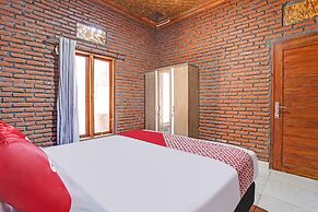 SPOT ON 90882 Sari Homestay Near Garuda Wisnu Kencana