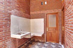 SPOT ON 90882 Sari Homestay Near Garuda Wisnu Kencana