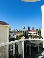 Modern Apartment in Chevron Island