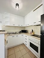 Modern Apartment in Chevron Island