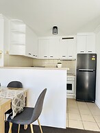 Modern Apartment in Chevron Island