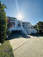 Modern Apartment in Chevron Island