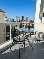 Modern Apartment in Chevron Island