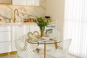 YalaRent Flora- Designed 1BR penthouse