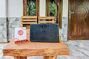 OYO 92275 Tastura Homestay