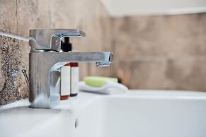 Unique 2 Bedroom Flat Kirrie Scotland