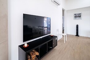 Oura Villa V2 - Flores