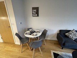 Stunning 2-bed Apartment in Bristol With Parking