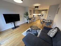 Stunning 2-bed Apartment in Bristol With Parking