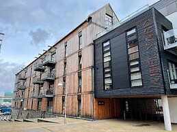 Stunning 2-bed Apartment in Bristol With Parking