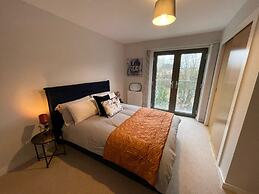 Stunning 2-bed Apartment in Bristol With Parking