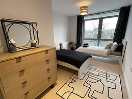 Stunning 2-bed Apartment in Bristol With Parking