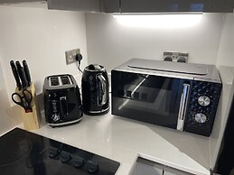 Stunning 2-bed Apartment in Bristol With Parking