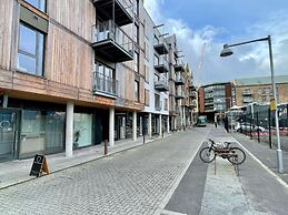 Stunning 2-bed Apartment in Bristol With Parking