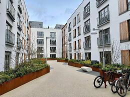 Stunning 2-bed Apartment in Bristol With Parking