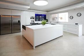 YalaRent Villa Enorma with Private Pool