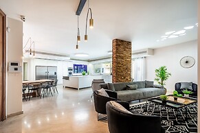 YalaRent Villa Enorma with Private Pool