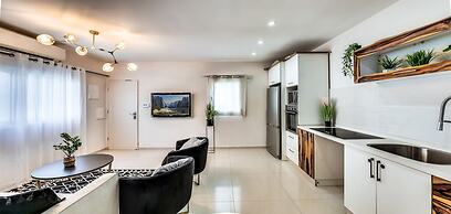 YalaRent Villa Enorma with Private Pool